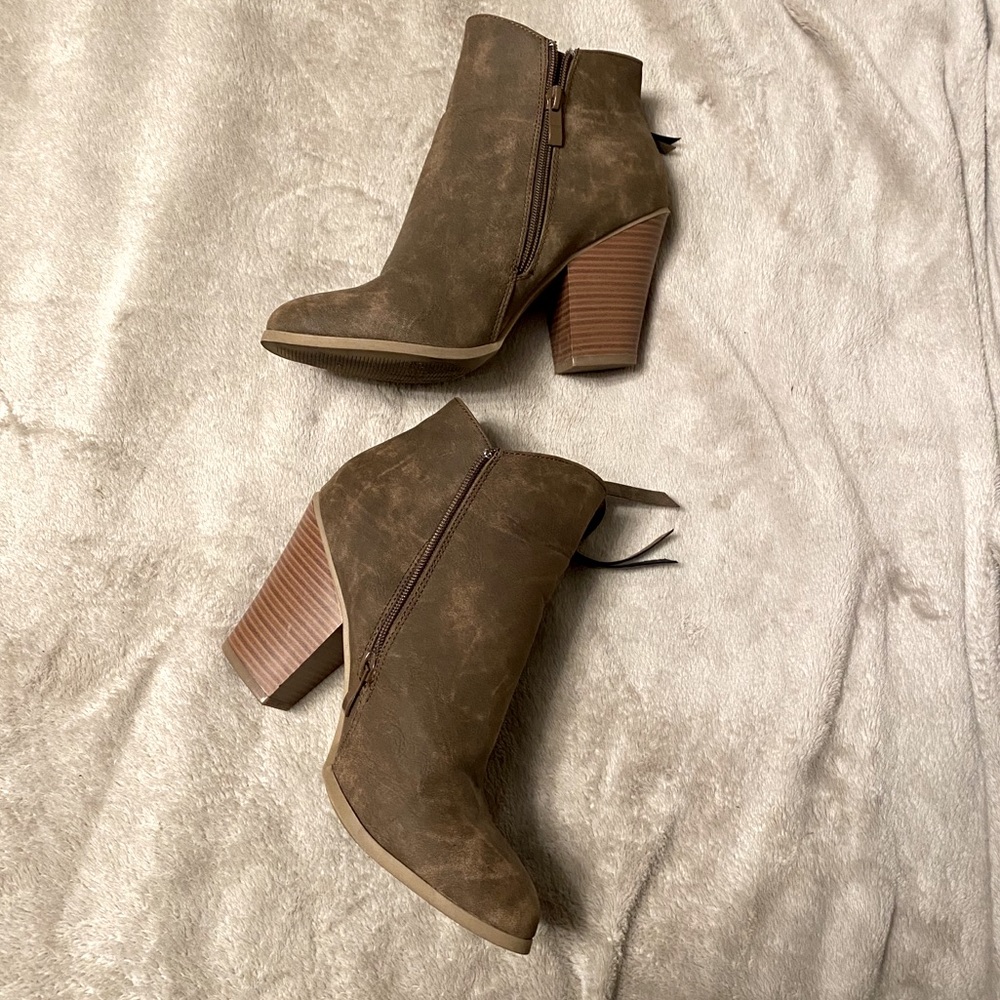 JG brown zip-up booties